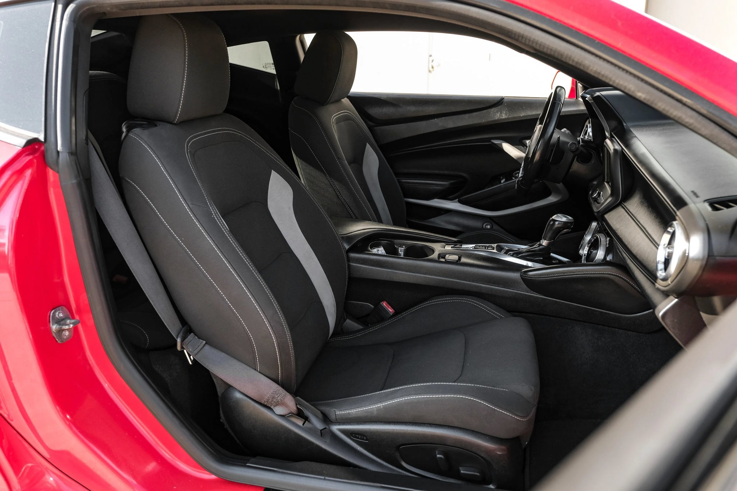 Used 2020 Chevrolet Camaro LT RWD image 35