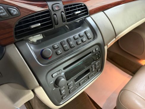 Used 2001 Cadillac De Ville w/ Comfort/Convenience Pkg FWD image 11