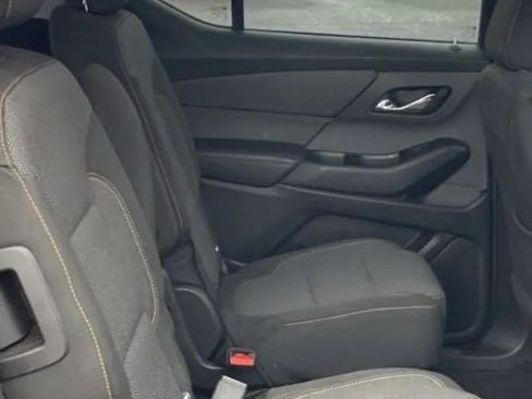 Used 2018 Chevrolet Traverse LT image 14