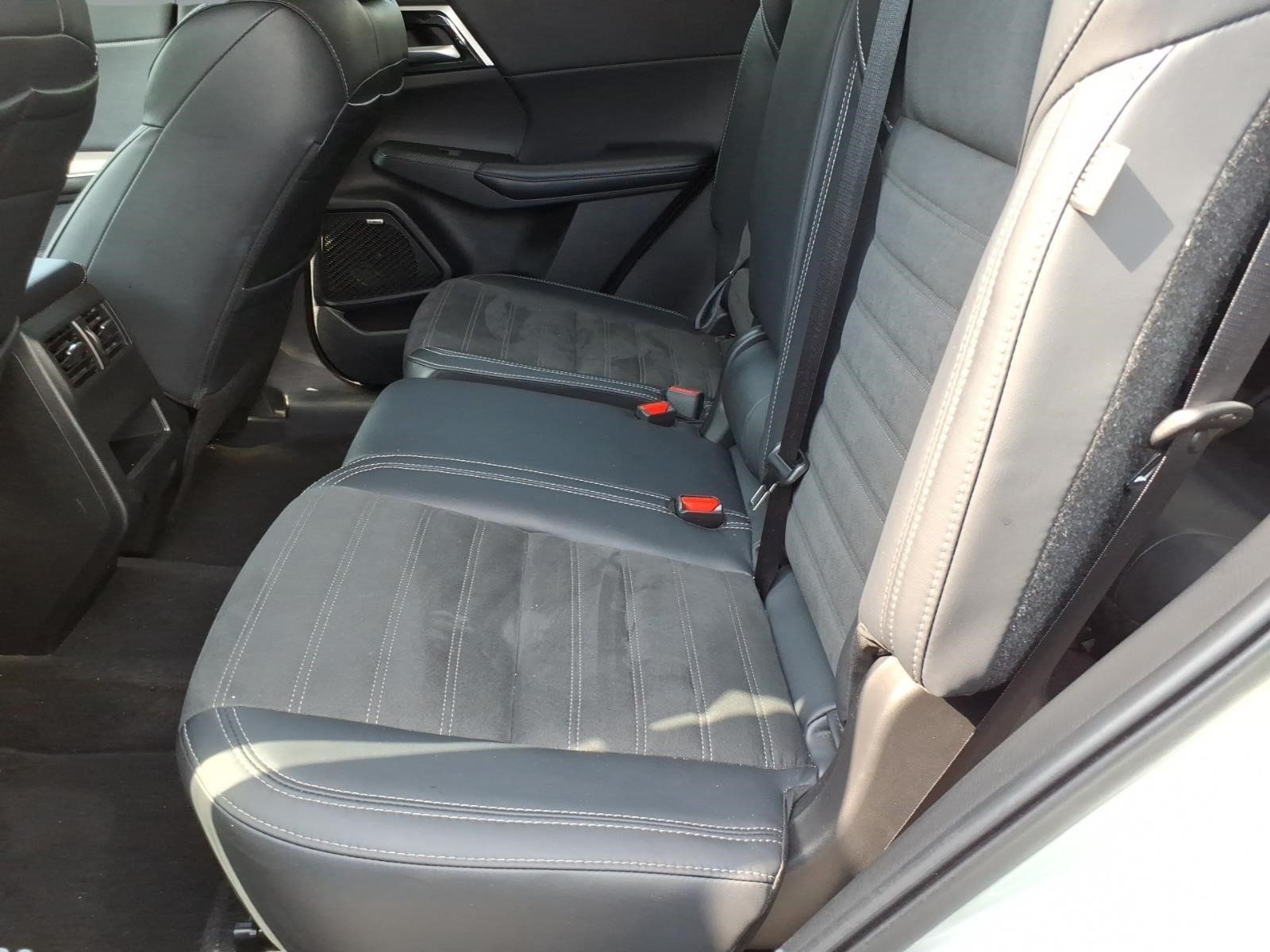 Used 2025 Mitsubishi Outlander SE AWD/4WD image 8