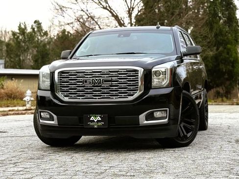Used 2019 GMC Yukon Denali w/ Denali Ultimate Package image 2