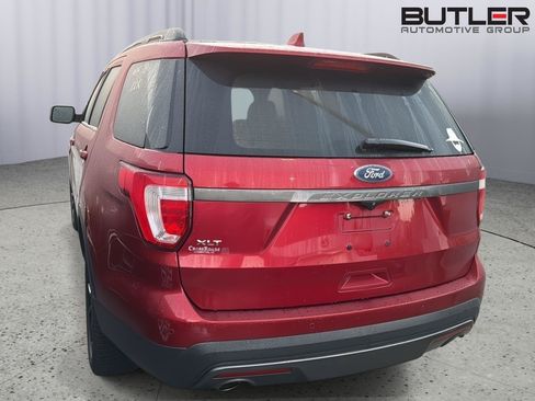 Used 2017 Ford Explorer XLT w/ Equipment Group 202A FWD image 10