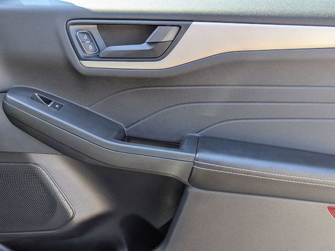 Used 2022 Ford Escape SE w/ SE Sport Appearance Package image 30