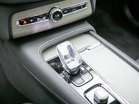 Certified 2025 Volvo XC90 T8 Ultra w/ Protection Package Premier image 16