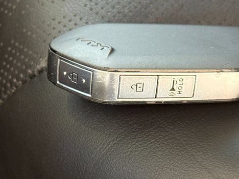 Used 2026 Kia Carnival FWD image 21