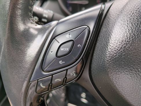Used 2021 Toyota C-HR XLE FWD image 23