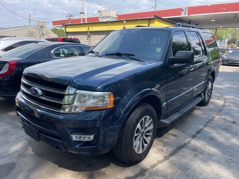 Used 2017 Ford Expedition XLT AWD/4WD image 2