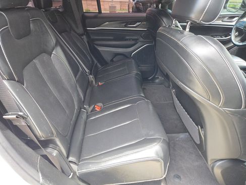 Used 2022 Jeep Grand Cherokee Overland AWD/4WD image 26