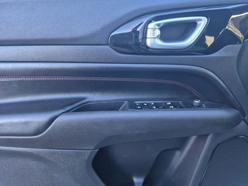 Used 2024 Jeep Compass Trailhawk image 8