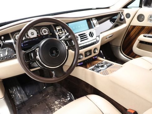 Used 2015 Rolls-Royce Wraith RWD image 3