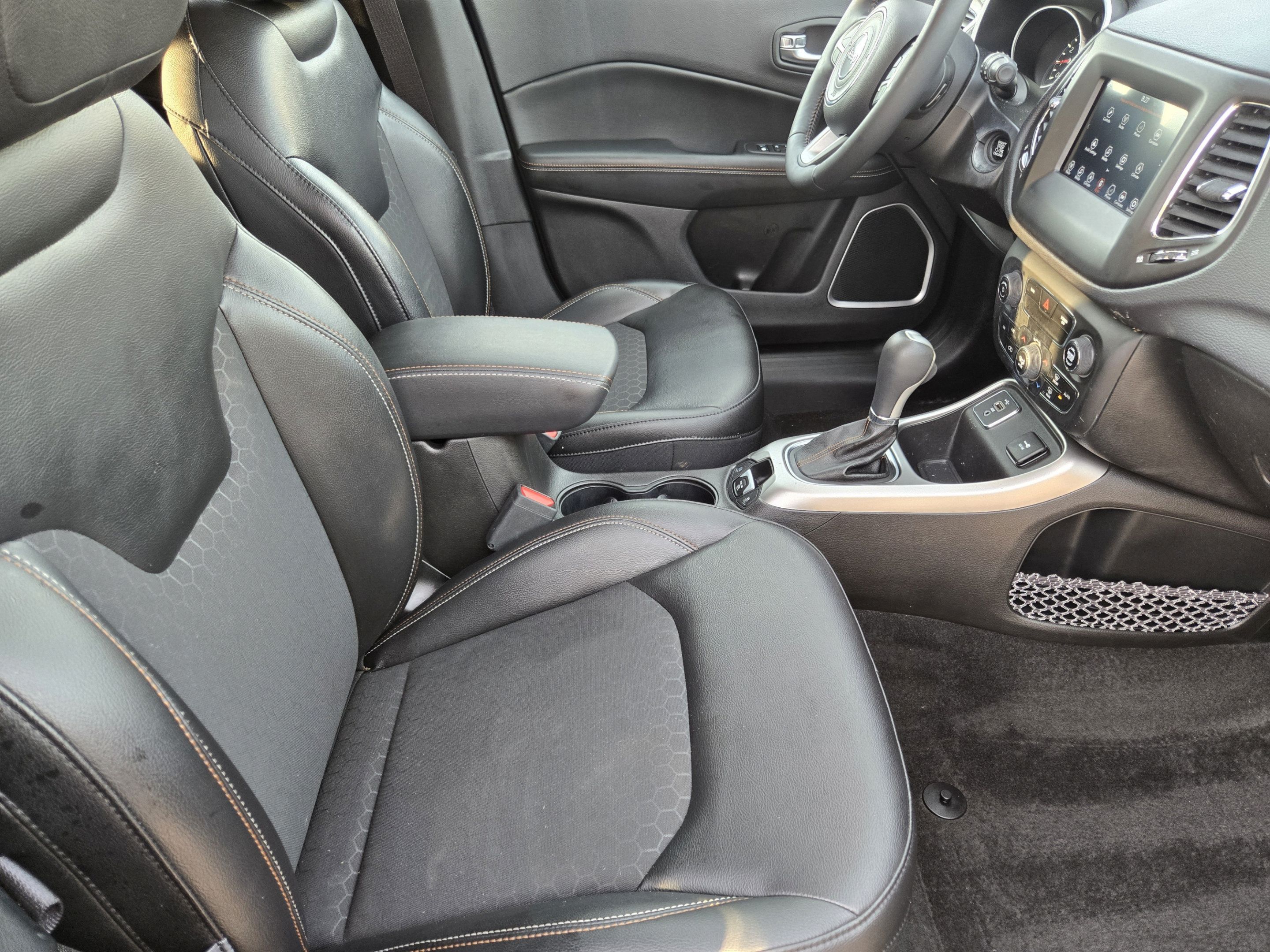 Used 2018 Jeep Compass Latitude FWD image 10