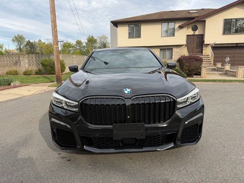 Used 2021 BMW 740i xDrive w/ M Sport Package AWD/4WD image 2