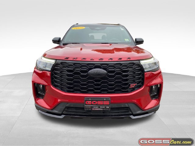 Used 2025 Ford Explorer ST AWD/4WD image 2