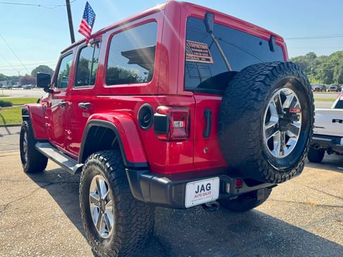 Used 2018 Jeep Wrangler Unlimited Sahara AWD/4WD image 7
