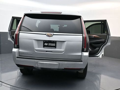 Used 2018 Cadillac Escalade Luxury image 34