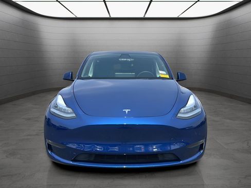Used 2022 Tesla Model Y Long Range image 9