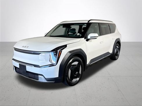 Used 2024 Kia EV9 Wind AWD/4WD image 2