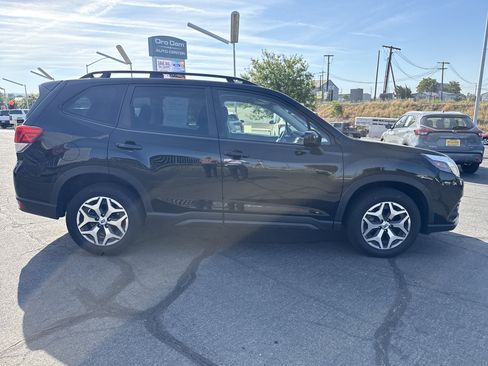Used 2023 Subaru Forester Premium AWD/4WD image 6