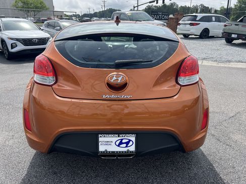 Used 2014 Hyundai Veloster FWD image 6