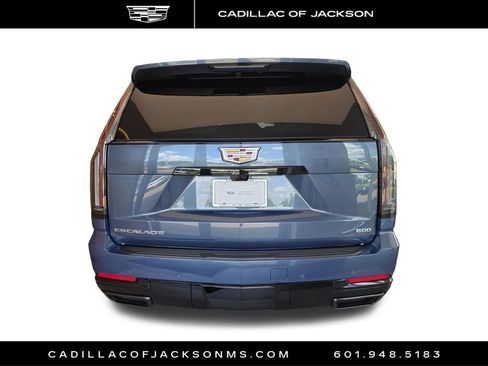 Certified 2026 Cadillac Escalade Platinum Sport w/ LPO, Floor Liner Package AWD/4WD image 8