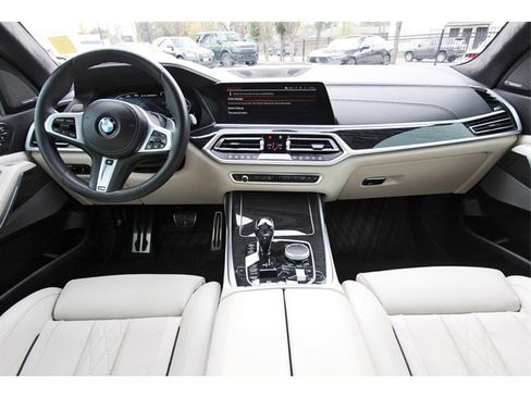 Used 2022 BMW X7 M50i w/ Luxury Seating Package image 8