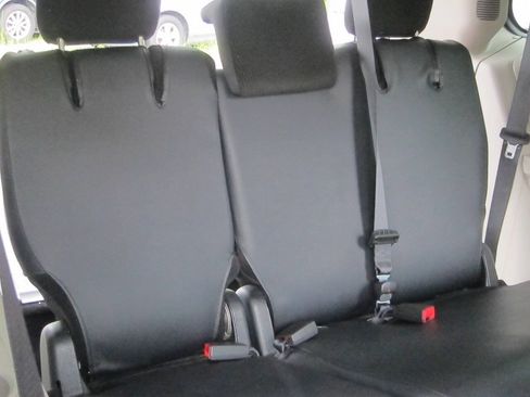 Used 2019 Dodge Grand Caravan SE FWD image 13