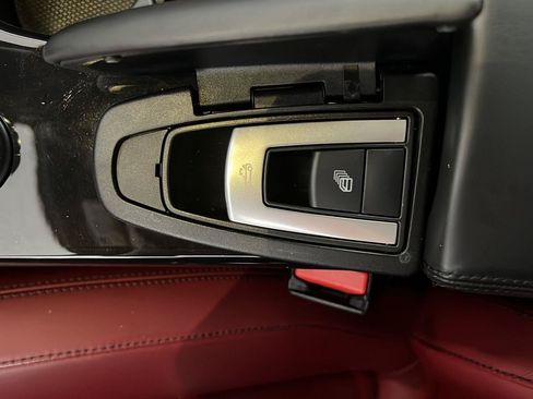 Used 2014 Mercedes-Benz SLK 250 image 8