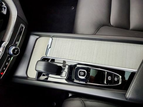 Certified 2025 Volvo XC60 B5 Plus w/ Climate Package AWD/4WD image 26