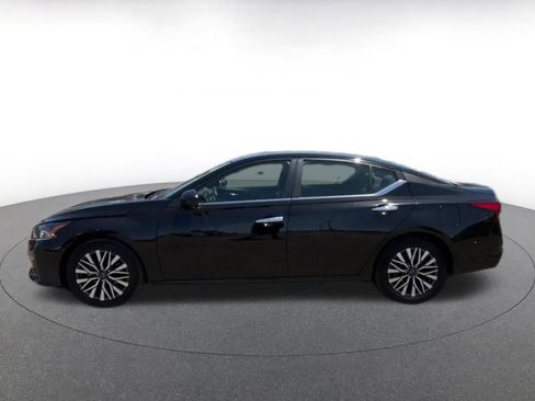 Used 2025 Nissan Altima 2.5 SV FWD image 9