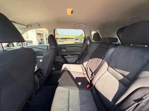 Certified 2025 Nissan Rogue SV FWD image 16