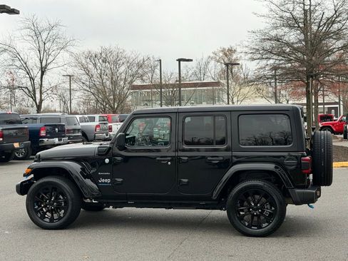 Used 2023 Jeep Wrangler Unlimited Sahara image 10
