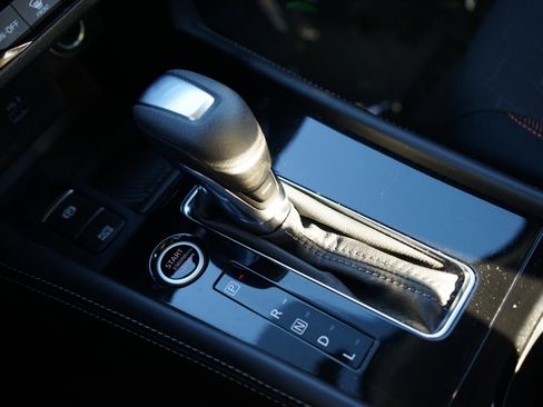 Used 2024 Nissan Kicks SR image 15