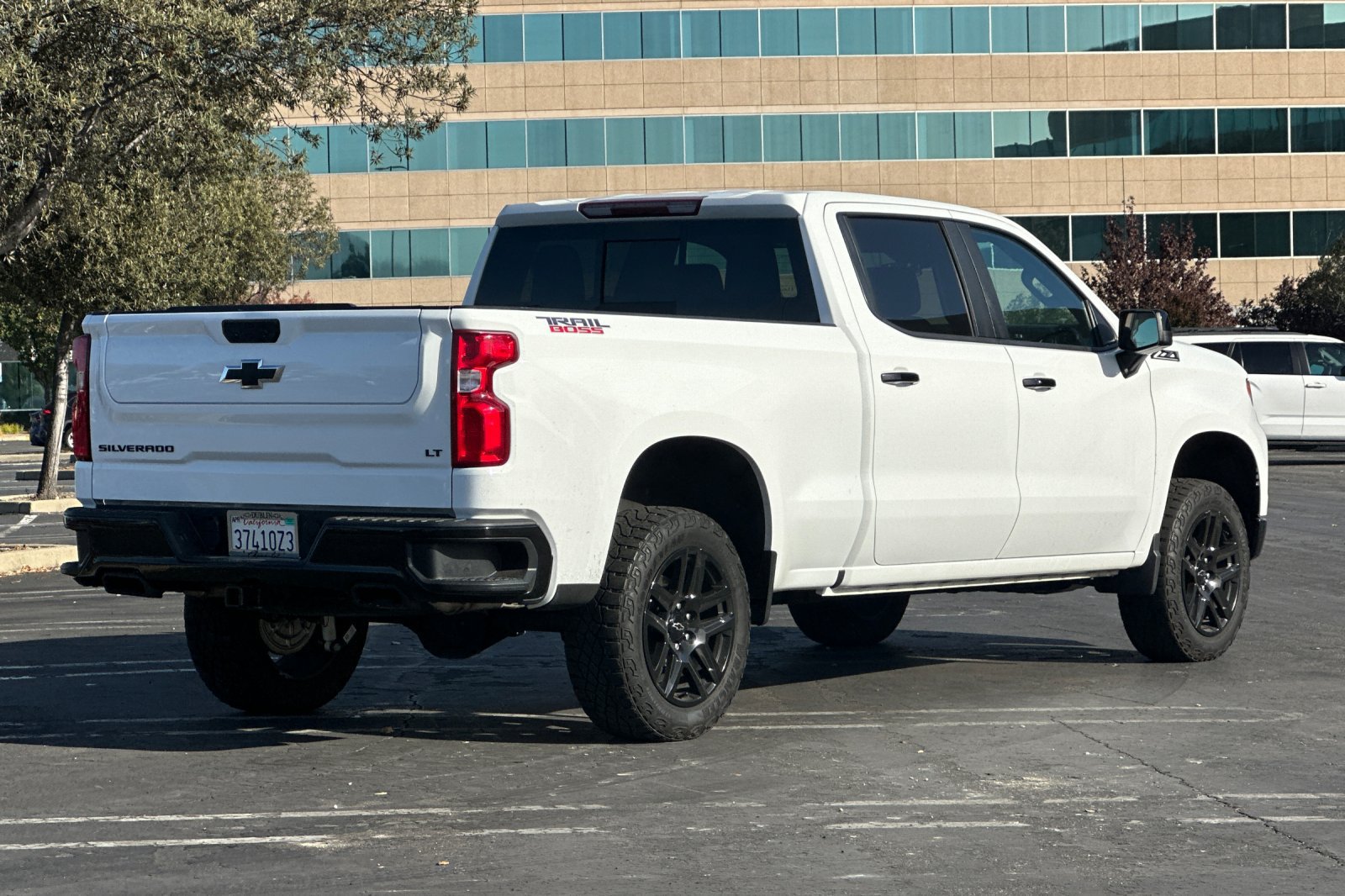 Used 2024 Chevrolet Silverado 1500 LT Trail Boss w/ Convenience Package II AWD/4WD image 4