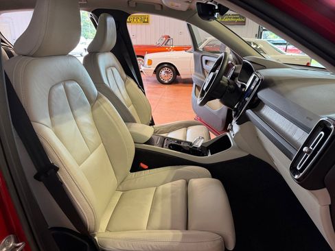 Used 2023 Volvo XC40 B5 Plus w/ Protection Package Premier AWD/4WD image 25