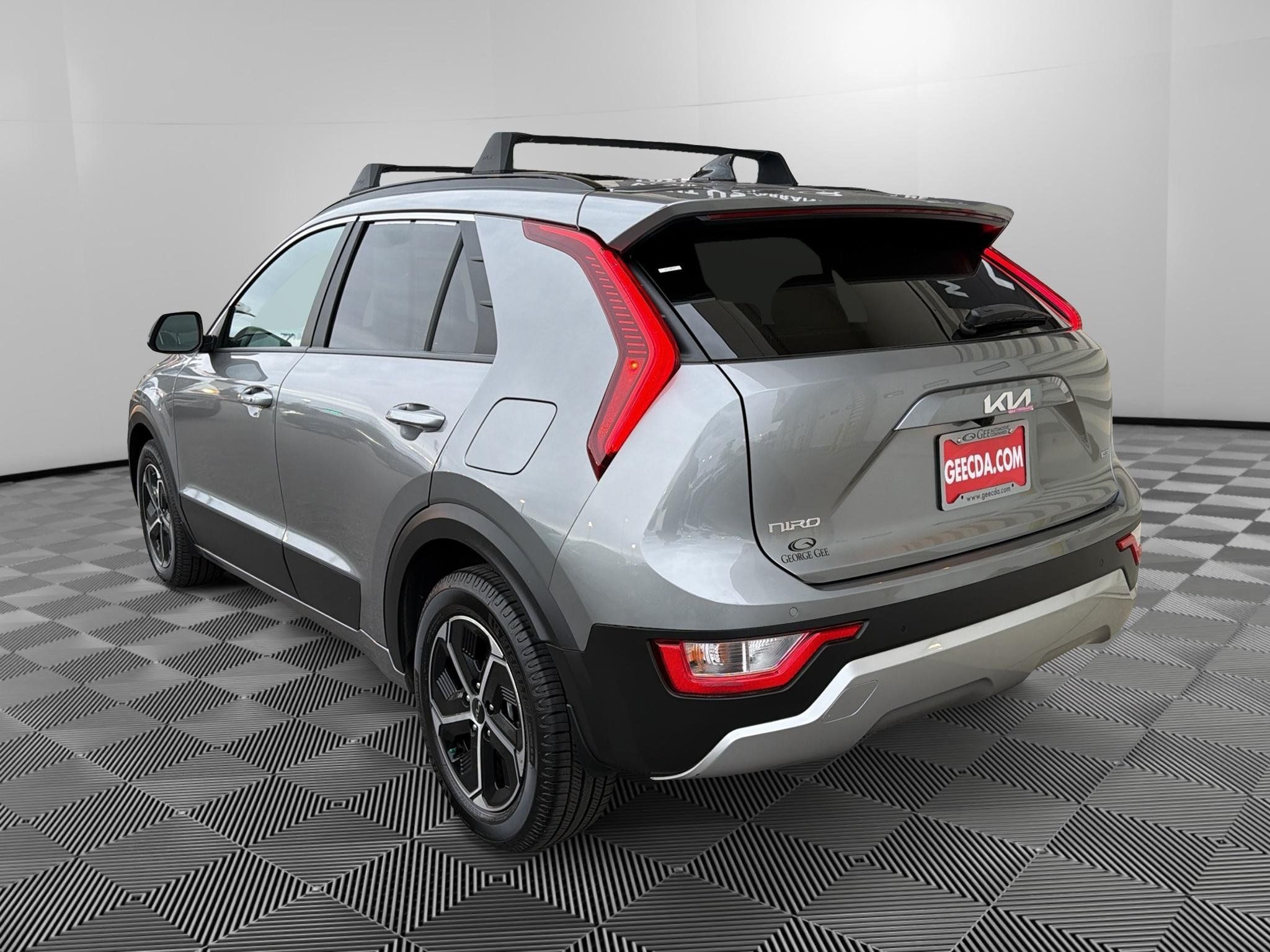 Certified 2024 Kia Niro EX FWD image 7