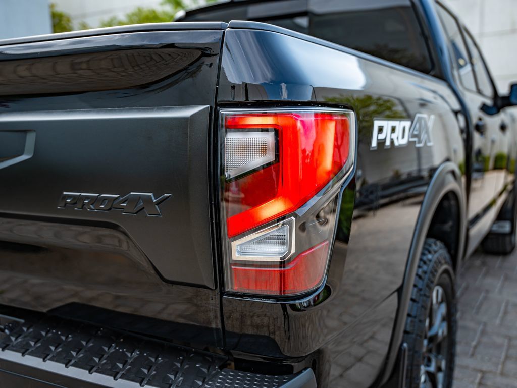 Used 2022 Nissan Titan PRO-4X w/ Pro-4x Convenience Package AWD/4WD image 15