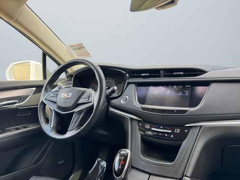 Used 2018 Cadillac XT5 Luxury w/ Driver Awareness Package image 14