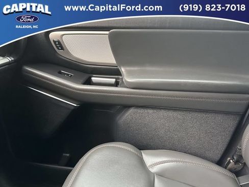 Used 2025 Ford Expedition Active AWD/4WD image 28