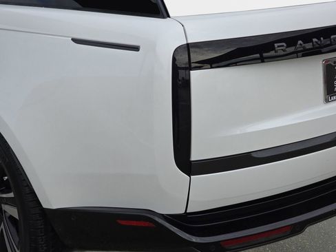 Certified 2023 Land Rover Range Rover SE image 36