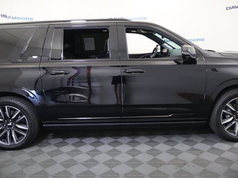 Used 2023 Cadillac Escalade ESV Sport Platinum AWD/4WD image 5