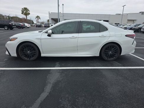 Used 2021 Toyota Camry XSE image 3