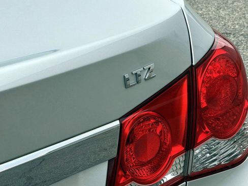 Used 2014 Chevrolet Cruze LTZ image 9