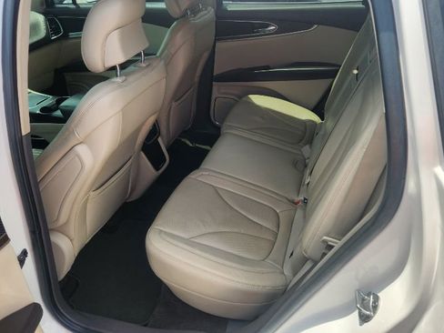 Used 2016 Lincoln MKX Reserve w/ Technology Package FWD image 17