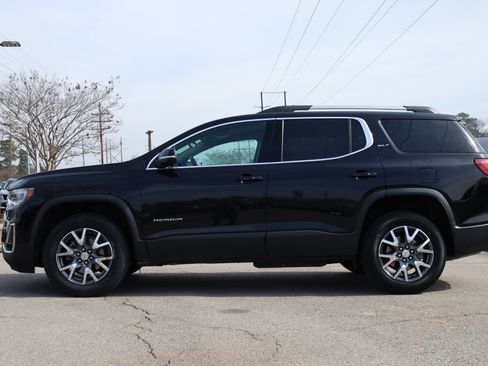 Used 2023 GMC Acadia SLT image 2