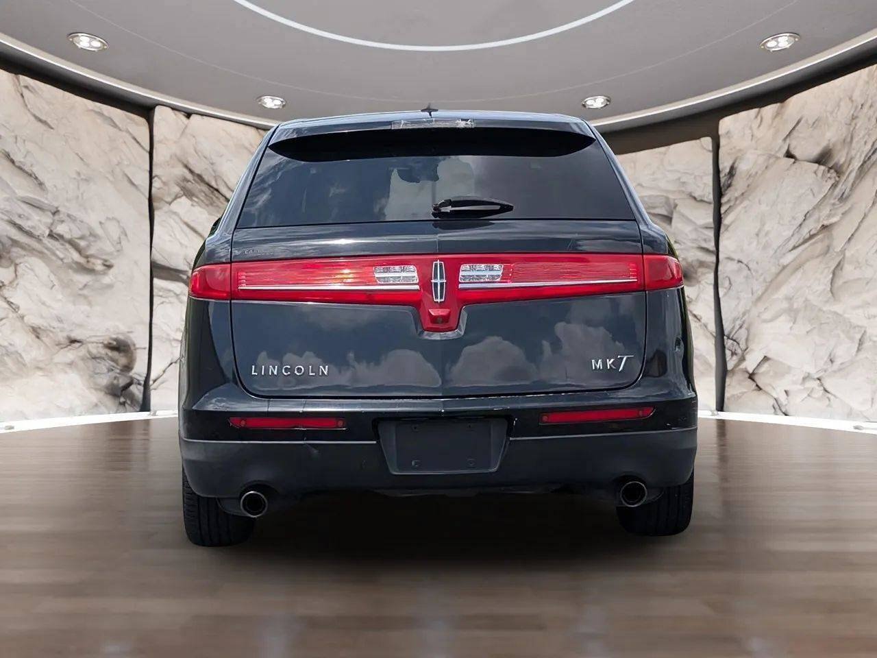Used 2019 Lincoln MKT AWD image 8