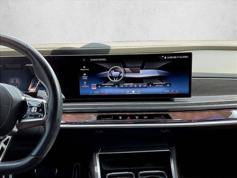 Used 2024 BMW 760i xDrive w/ Luxury Rear Seating Package AWD/4WD image 5