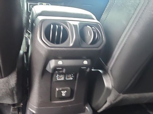 Used 2018 Jeep Wrangler Unlimited Sahara w/ Cold Weather Group AWD/4WD image 17