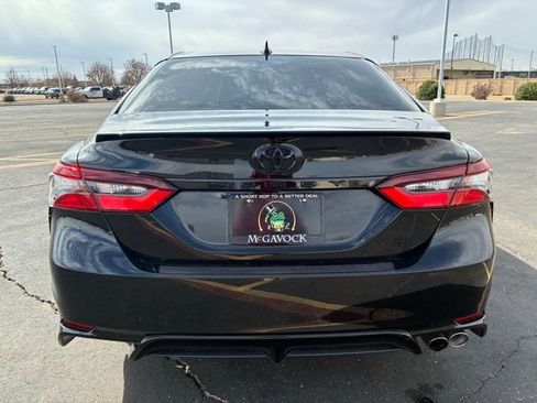 Used 2022 Toyota Camry SE image 5