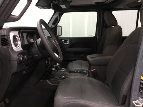 Used 2024 Jeep Wrangler Sahara w/ Technology Group image 7