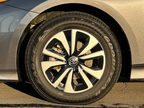 Used 2017 Toyota Prius Prime Plus image 27